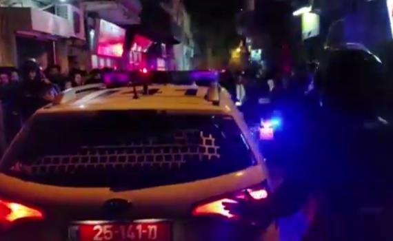 צפו: כוח יס"מ מחלץ חיילים חרדים מהמון זועם