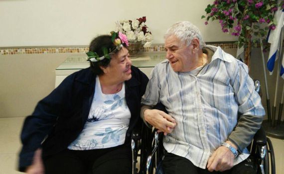 מרגשים: התאהבו בבית האבות והחליטו להתחתן