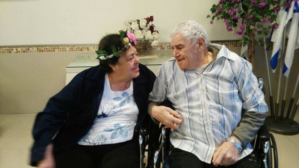 מרגשים: התאהבו בבית האבות והחליטו להתחתן