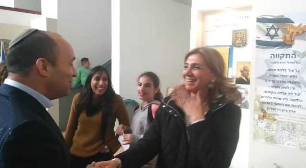 צפו: כשבנט הפתיע את מנהלת בית הספר