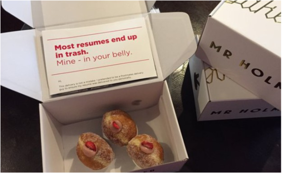 משלוח גורלי: הבחור ששולח קורות חיים בעזרת סופגניות