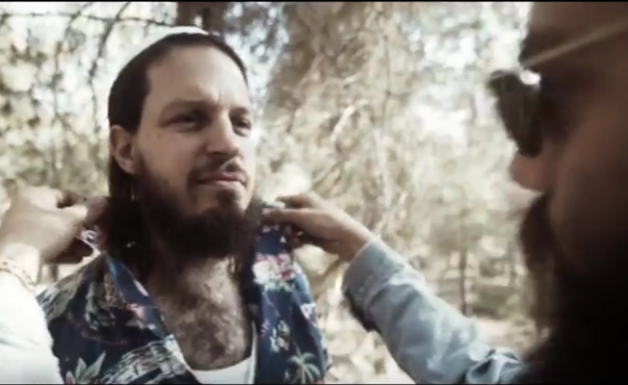 צפו: גדי פיינגולד חוזר לימים כחילוני בקליפ חדש ומיוחד