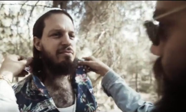 צפו: גדי פיינגולד חוזר לימים כחילוני בקליפ חדש ומיוחד