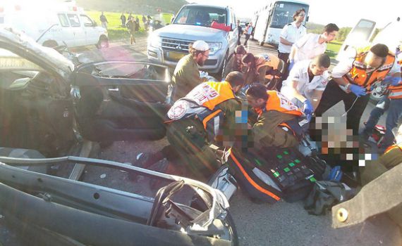 18 פצועים בתאונת דרכים חזיתית