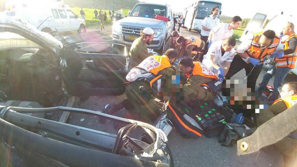 18 פצועים בתאונת דרכים חזיתית