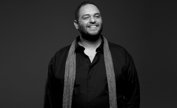 שווה שמיעה: שי צברי שר לאונרד כהן