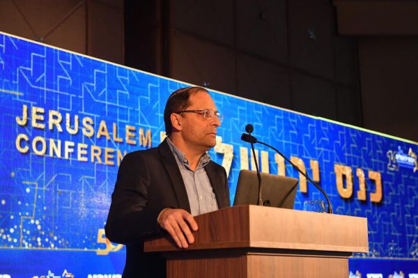 "האם יש סיכוי לאהבה בין הנוער הדתי לגמרא?"