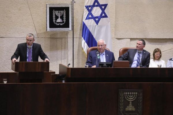 בפניה של מרים נאור: יריב לוין התפוצץ על בג"צ