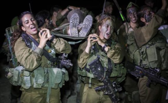 בלי מאג ועם קסדה קלה: הנשק החדש של הלוחמות