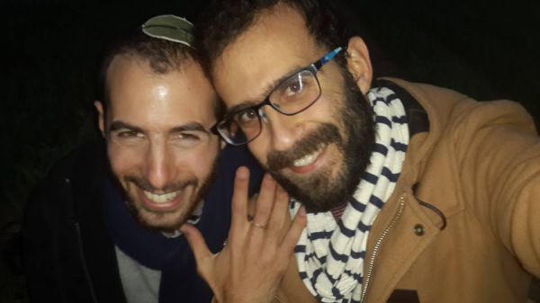 רץ ברשת: הצעת הנישואים של הסרוגים הלהט"בים