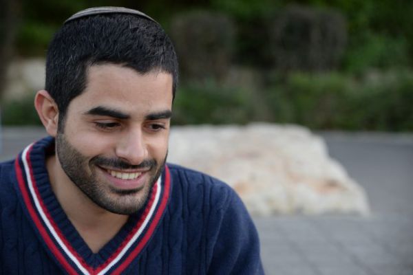 "לא מבינה": משה נריה כורסיה בסינגל חדש