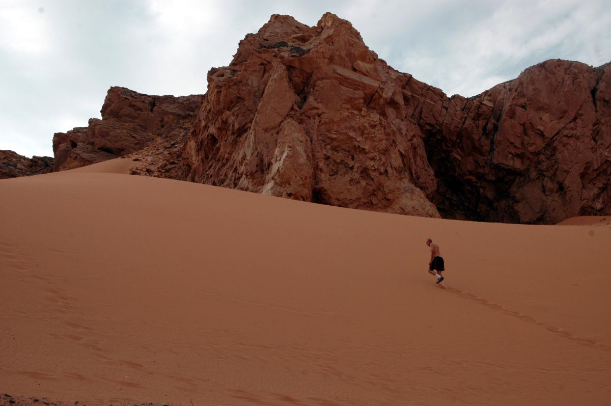 קצת ענווה, תזכרו שאת התורה מקבלים במדבר