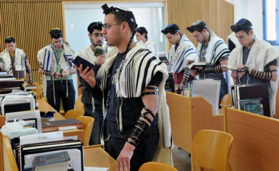 ישיבות ומכינות, תפסיקו לחזר אחרי השמיניסטים