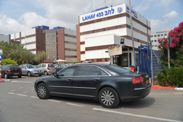 המשטרה פשטה על עיריית כפר סבא; בכירים נעצרו