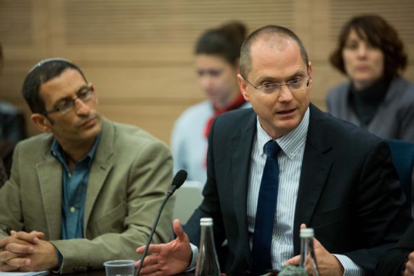 "לשלול תקציב ממוסד שראשיו מסיתים נגד הצבא"