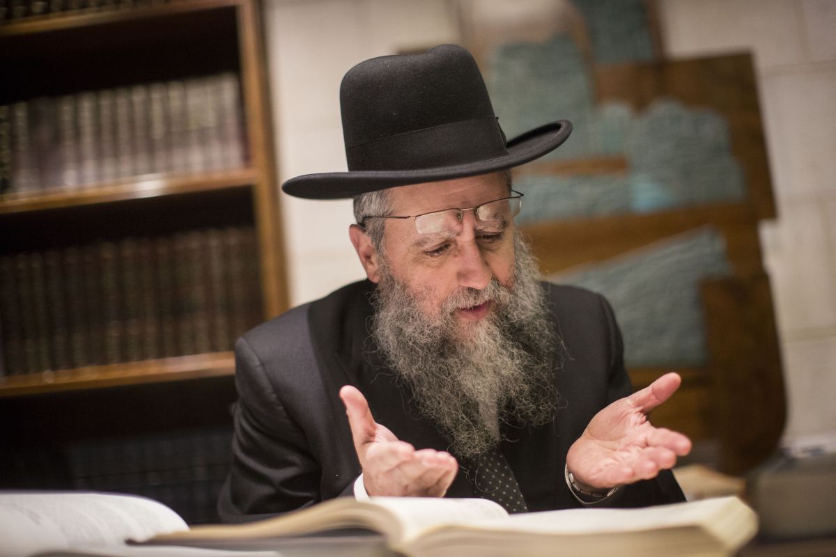 שוב זעזוע בש"ס: הרב דוד יוסף הדיח חבר מועצה