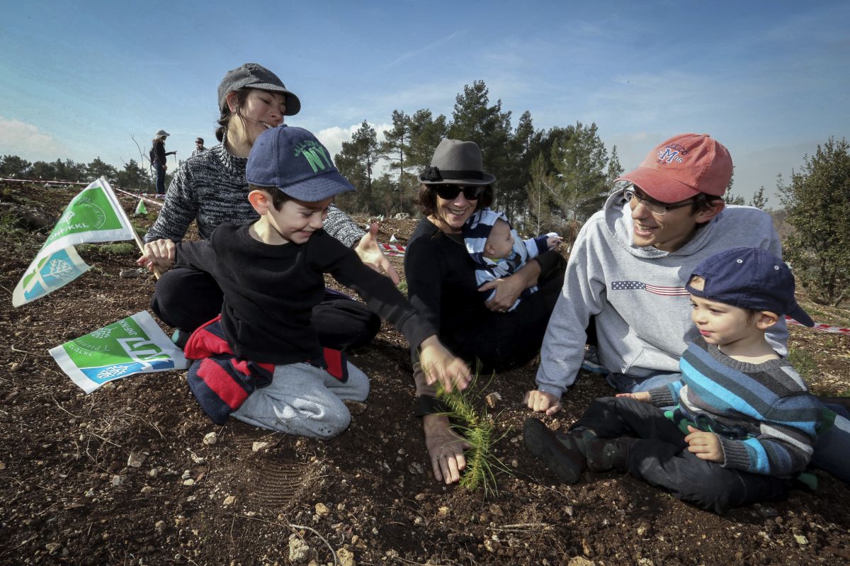 ט"ו בשבט של חינוך: לנטוע בלבבות התלמידים