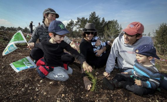 ט"ו בשבט של חינוך: לנטוע בלבבות התלמידים