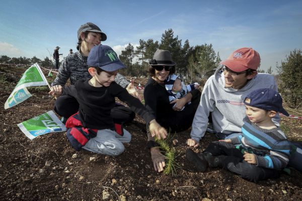 ט"ו בשבט של חינוך: לנטוע בלבבות התלמידים