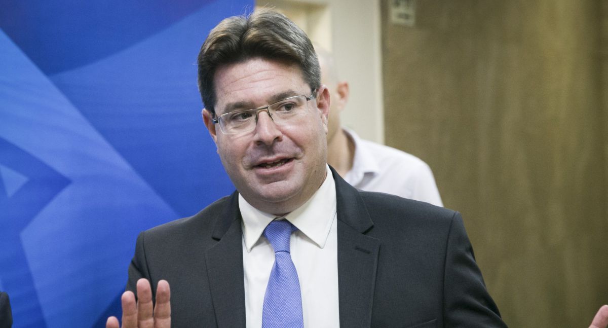 הפארסה בליכוד: אקוניס הודיע על מינוי מנכ"ל חדש