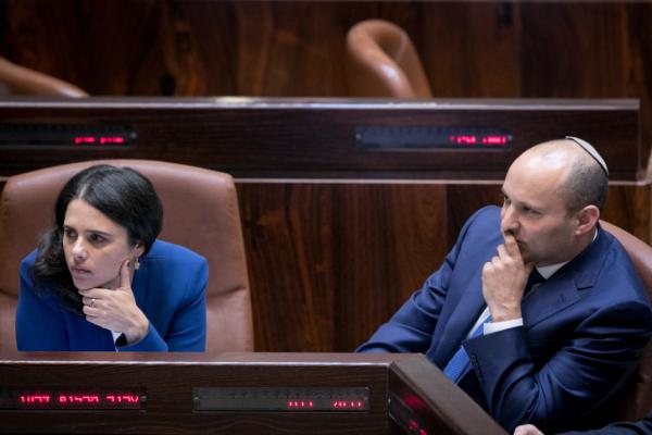 זעם על בנט ושקד: "נעלמו במנהרות"