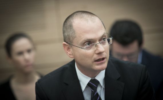 "להשליך את הכנופיה הזו לכלא בגין השתמטות"