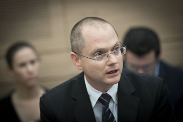 "להשליך את הכנופיה הזו לכלא בגין השתמטות"