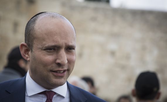 לקראת הנסיעה לארה"ב: בנט מאתגר את נתניהו