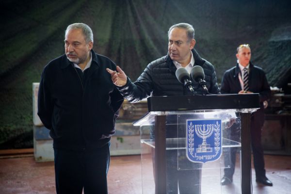 בזמן פינוי עמונה: ההודעה המקוממת של ליברמן ונתניהו