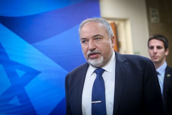 ליברמן על האיום של בנט: "כלב נובח לא נושך"