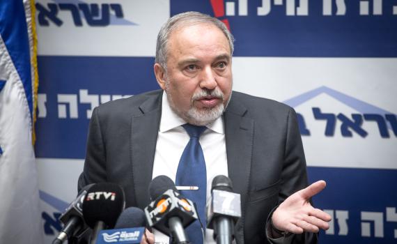 ליברמן שוב מזגזג: "לא רואה בחירות באופק"