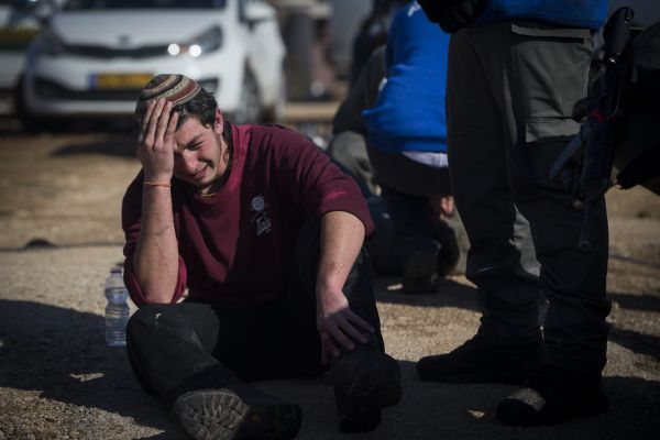 לגרש את תושבי עמונה? זה גזל לאור השמש