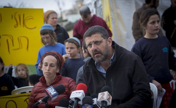 תושבי גאולת ציון לעמונה: תמצאו לכם גבעה אחרת