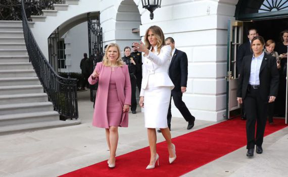 אופנת עילית: כששרה ומלניה גנבו את ההצגה