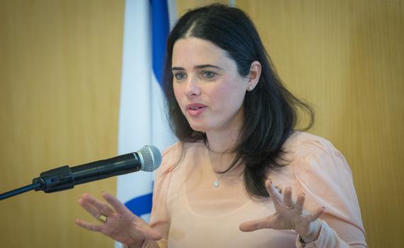 האיום של שקד למרים נאור: תתפשרי או שהחוק ישונה