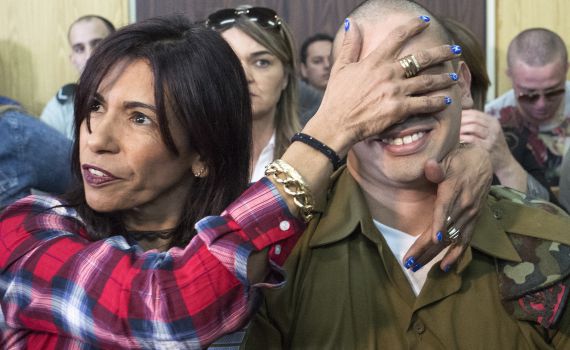 אחות של אלאור: "מתביישת במדינה שלי"