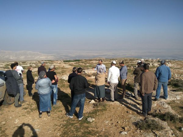 תושבי עמונה בסיור למציאת קרקע לישוב החדש