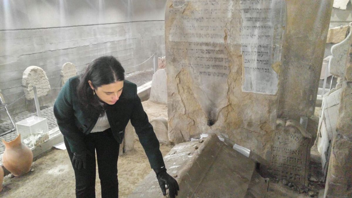 שקד עלתה לקברו של החתם סופר: "מאורע מרגש"