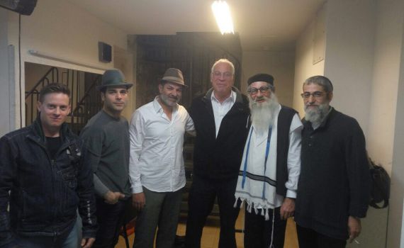 כשאורי אריאל הגיע להצגה המלבוש