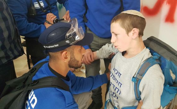 פינוי עפרה: 3 בתים פונו. מאות צעירים הורחקו