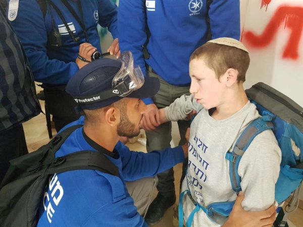 פינוי עפרה: 3 בתים פונו. מאות צעירים הורחקו