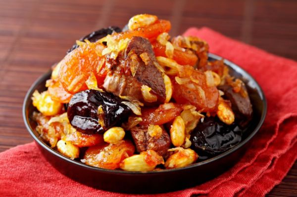 הדרך לעשות מטעמים מפירות יבשים