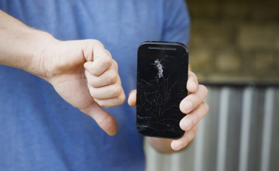 חובה להכיר: הנוזל שמגן על המסך משריטות ומים