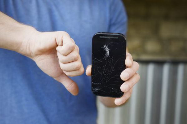 חובה להכיר: הנוזל שמגן על המסך משריטות ומים