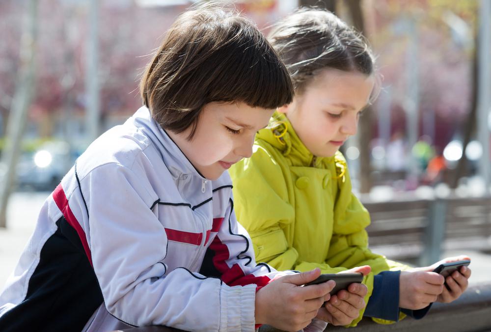 הילדים שלי צמודים לסמרטפון, מה עושים?