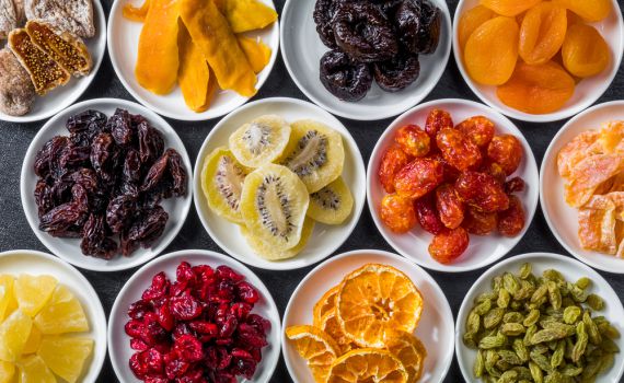 ט"ו בשבט מגיע: מה עדיף לכם פירות טריים או יבשים?