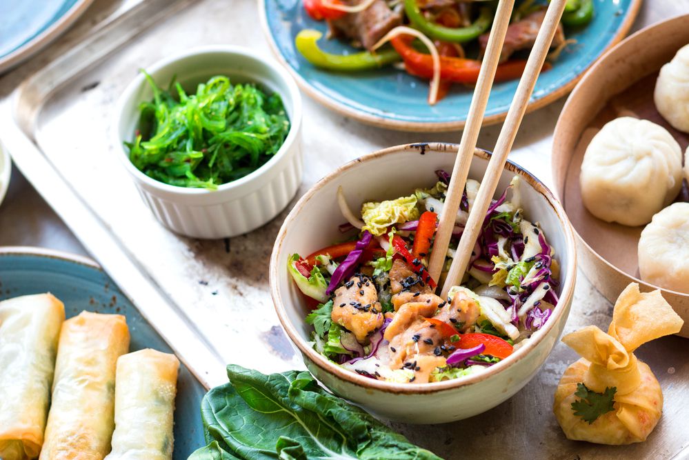 טועמים עולם בבית: מתכון לסלט סלמון אסייתי