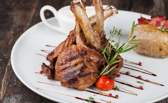 מתקרבים לשבת: מתכון לדואט פילה בקר וצלע טלה