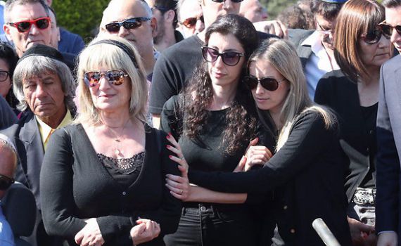 מאות בהלווית מאיר אינשטיין: "ידעת שאתה נפרד"