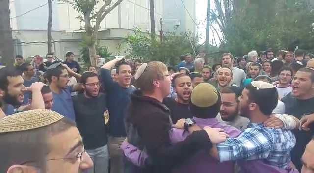 חיילי ההסדר מתגייסים לצה"ל בשירה וריקודים